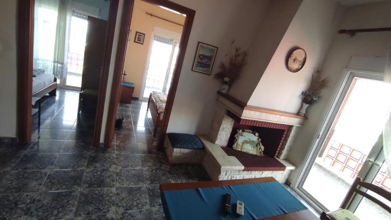 Peristerianos apartments Nea Skioni Habitación foto